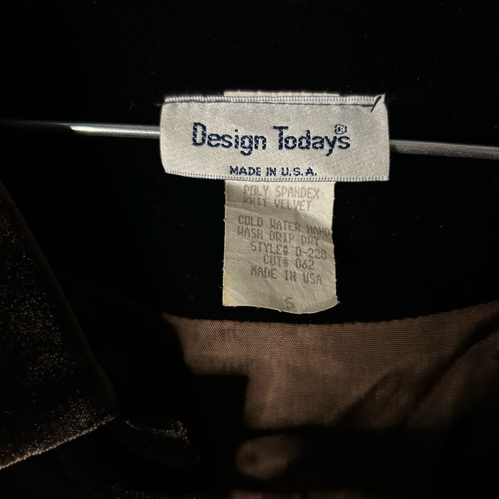 Design Today’s Vintage Brown Velvet Coat - Picture 4 of 7